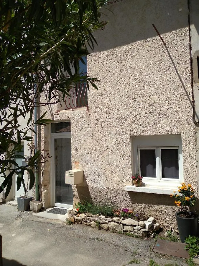 Charmante Maison de village avec Jacuzzi Apt 0*,