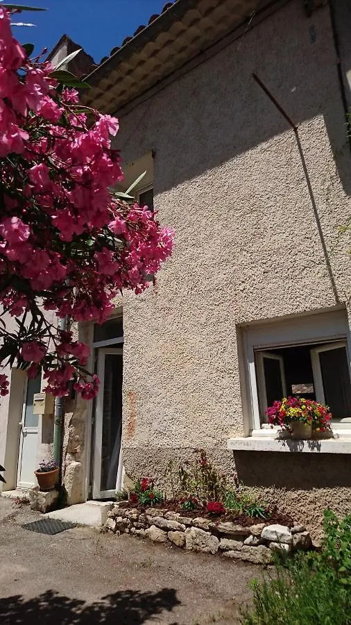 Charmante Maison de village avec Jacuzzi Apt
