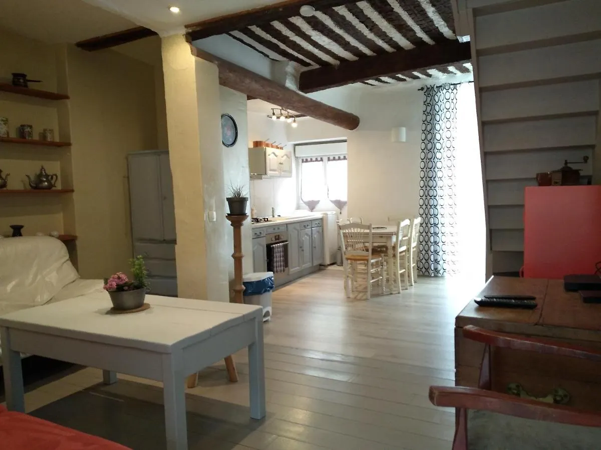 Charmante Maison de village avec Jacuzzi Apt France