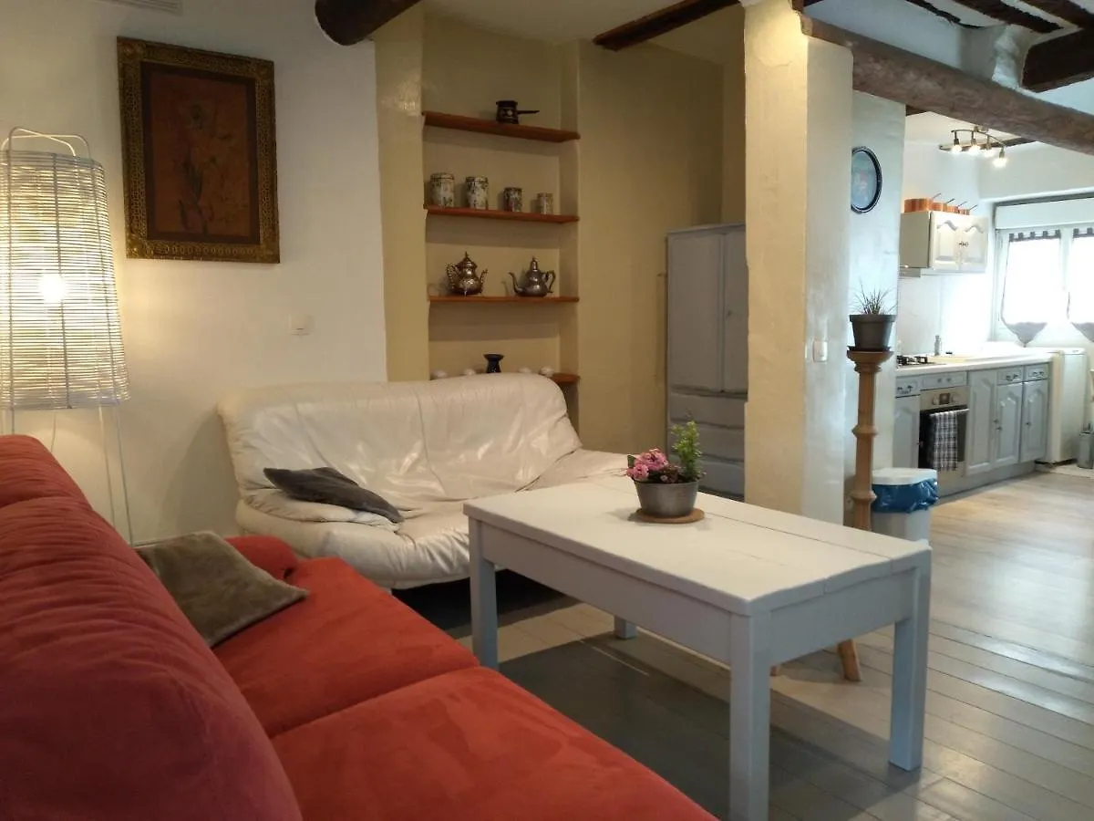 Charmante Maison de village avec Jacuzzi Apt 0*,  France