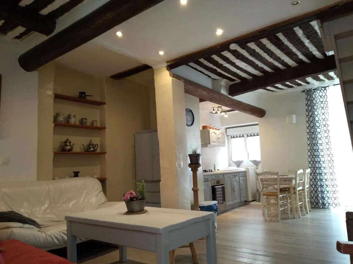 Charmante Maison de village avec Jacuzzi Apt 0*,