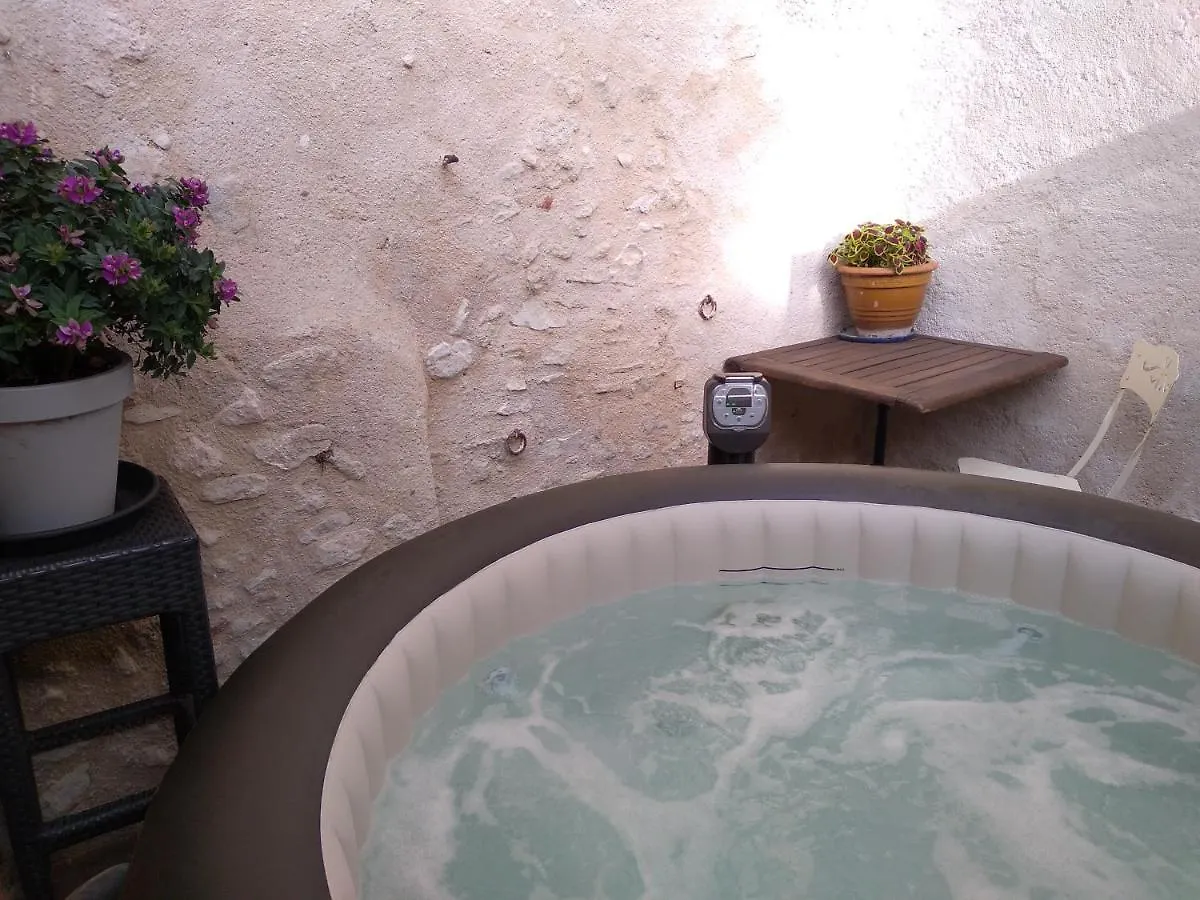 Charmante Maison de village avec Jacuzzi Apt