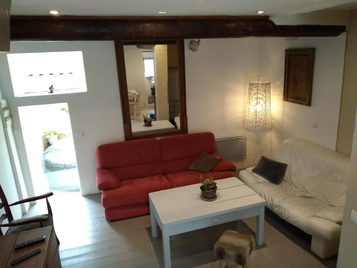 Charmante Maison de village avec Jacuzzi Apt France