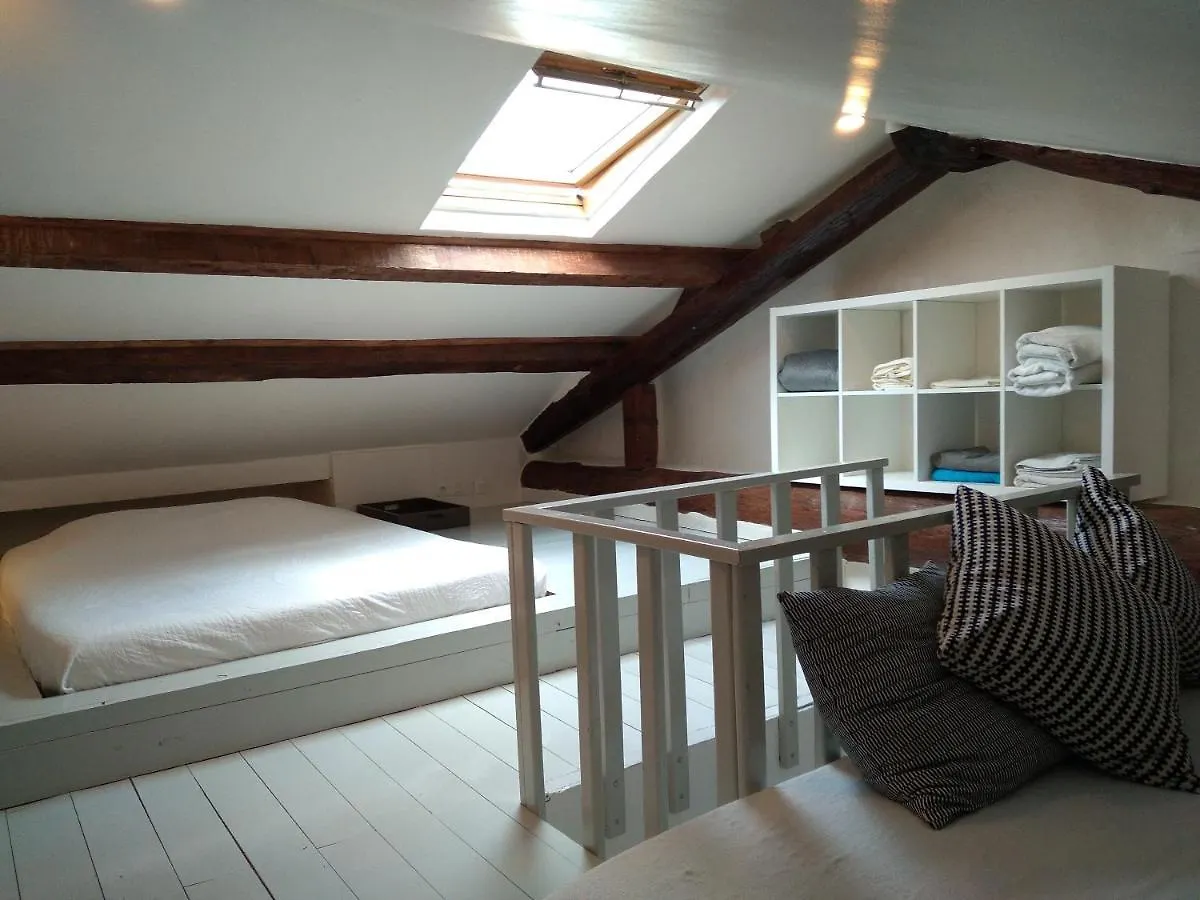 Charmante Maison de village avec Jacuzzi Apt Hébergement de vacances
