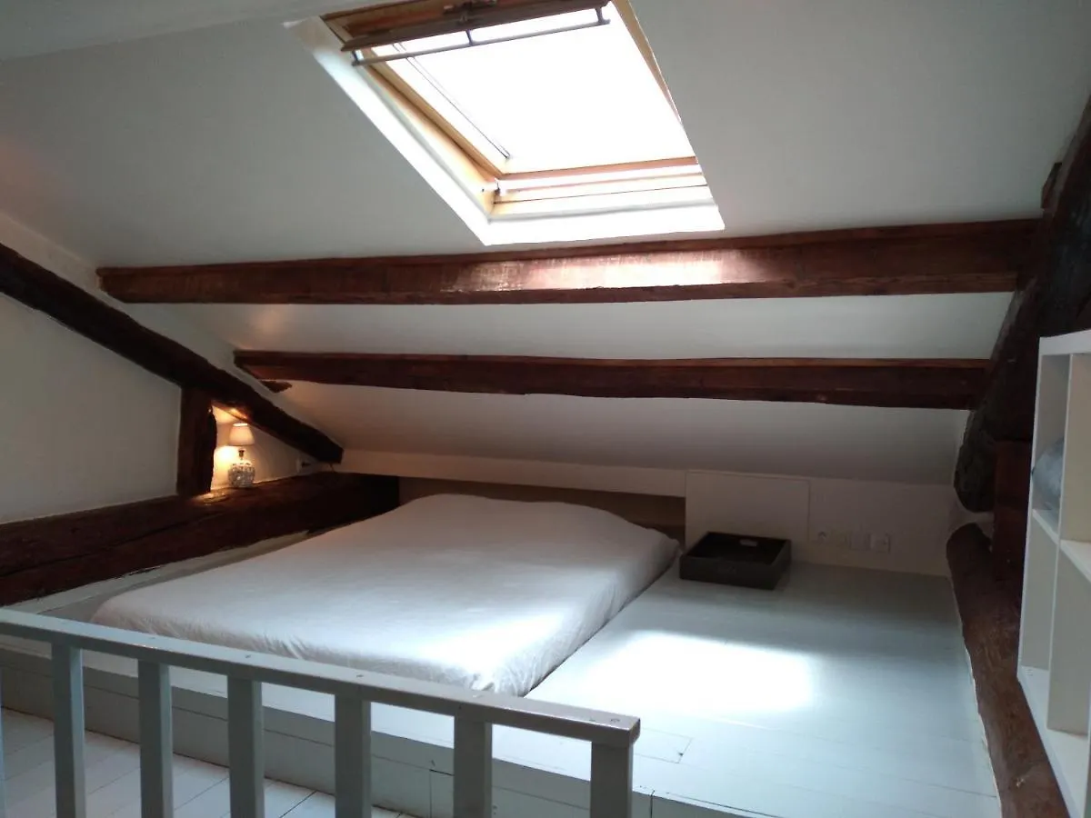 Charmante Maison de village avec Jacuzzi Apt Hébergement de vacances